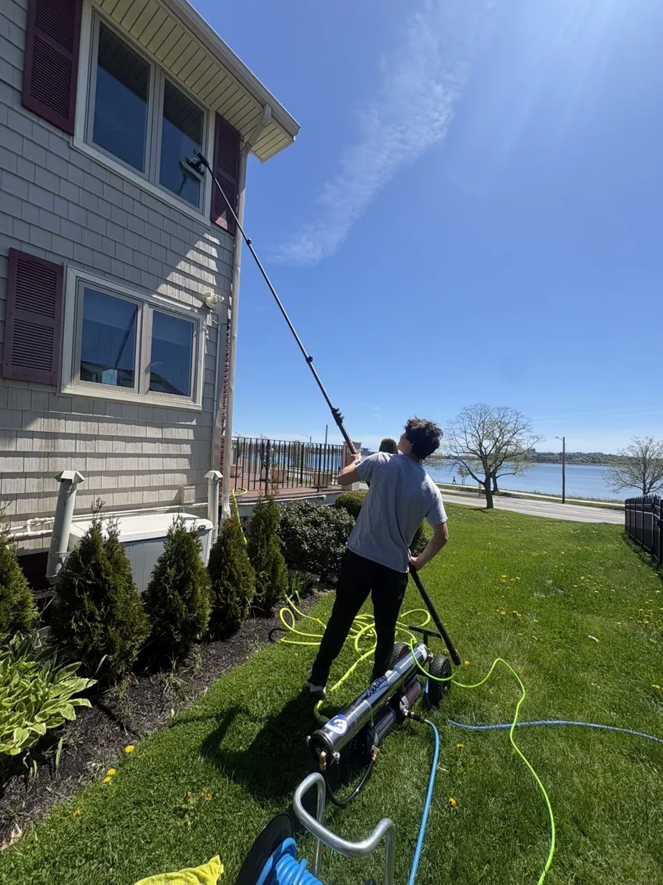 Window cleaner using a Xero water-fed pole and brush